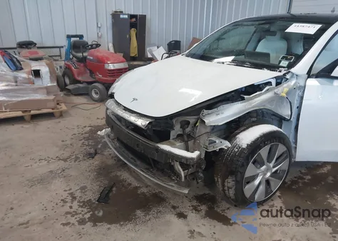 2020 Tesla Model Y Long Range Dual Motor All-Wheel Drive z USA, uszkodzony, nr VIN 5YJYGDEE4LF049721